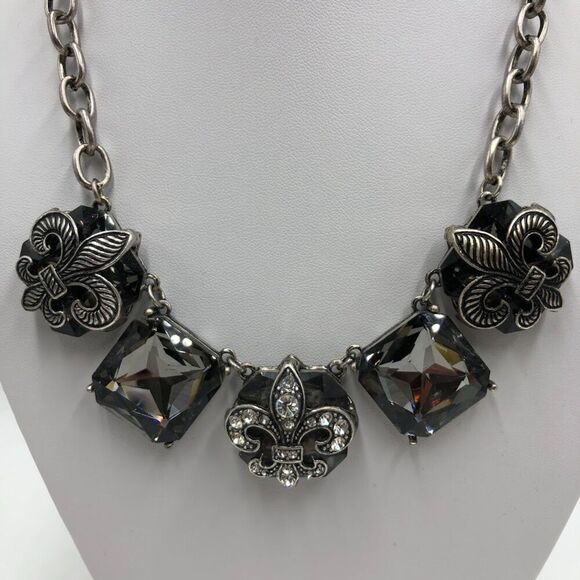 Vintage VCLM Women's Statement Necklace Fleur De Lys Rhinestones Silvertone - Picture 4 of 11